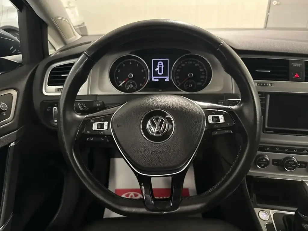 Volkswagen Golf снимка Volkswagen Golf