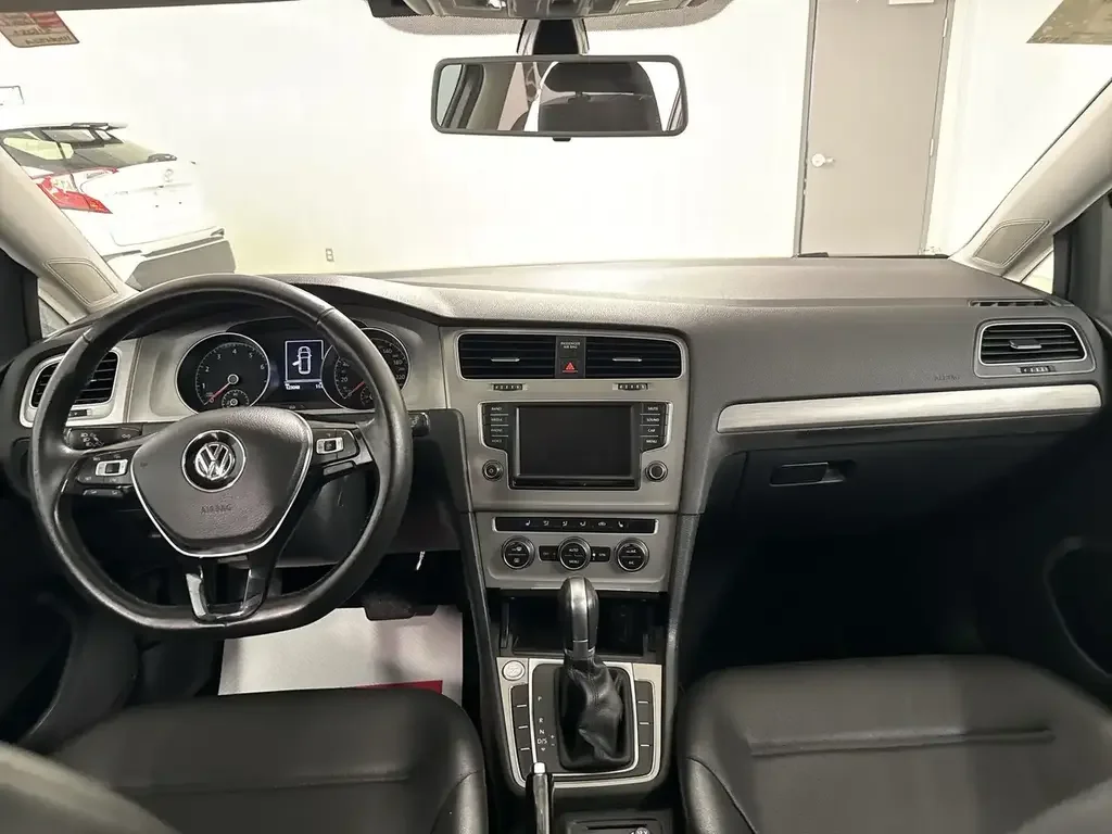 Volkswagen Golf снимка Volkswagen Golf