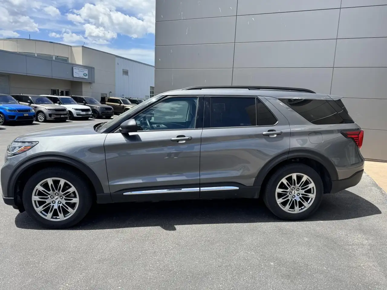 Ford Explorer photo Ford Explorer