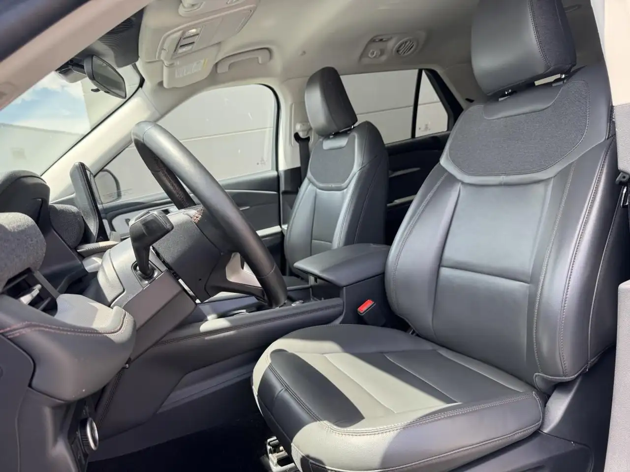 Ford Explorer photo Ford Explorer