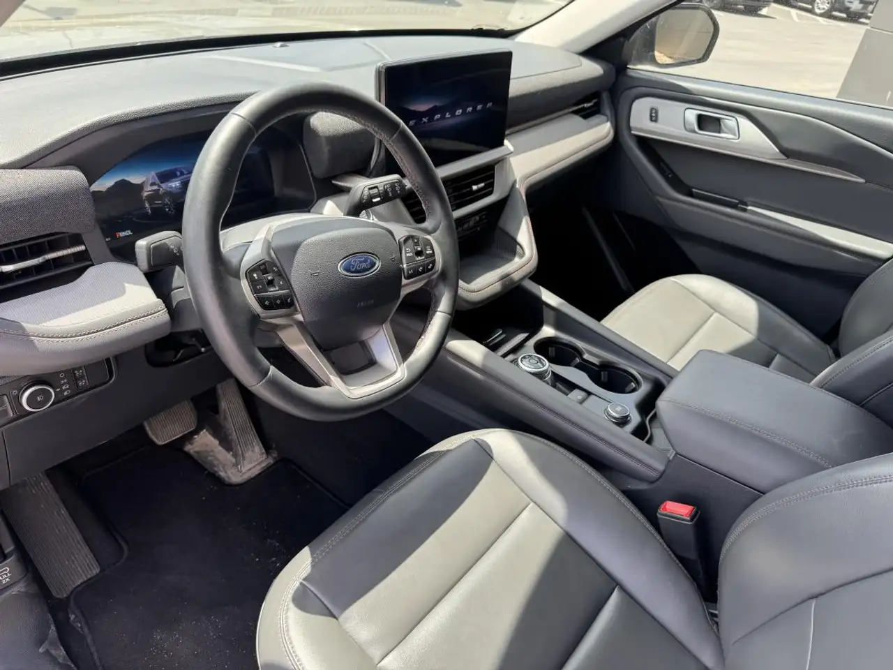 Ford Explorer photo Ford Explorer