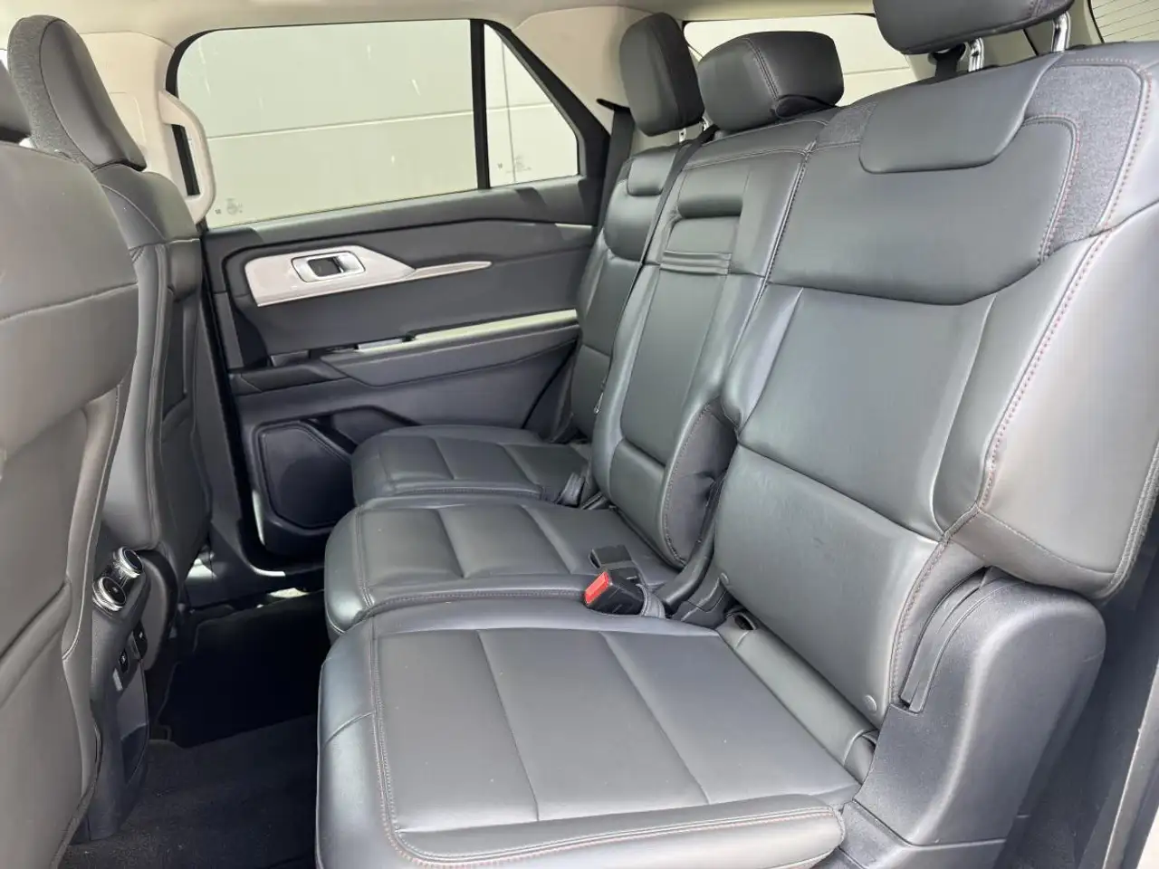 Ford Explorer photo Ford Explorer