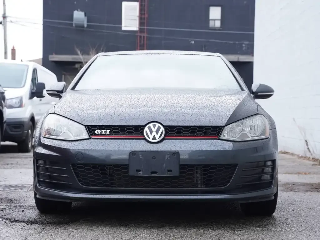 Volkswagen Golf GTI снимка Volkswagen Golf GTI