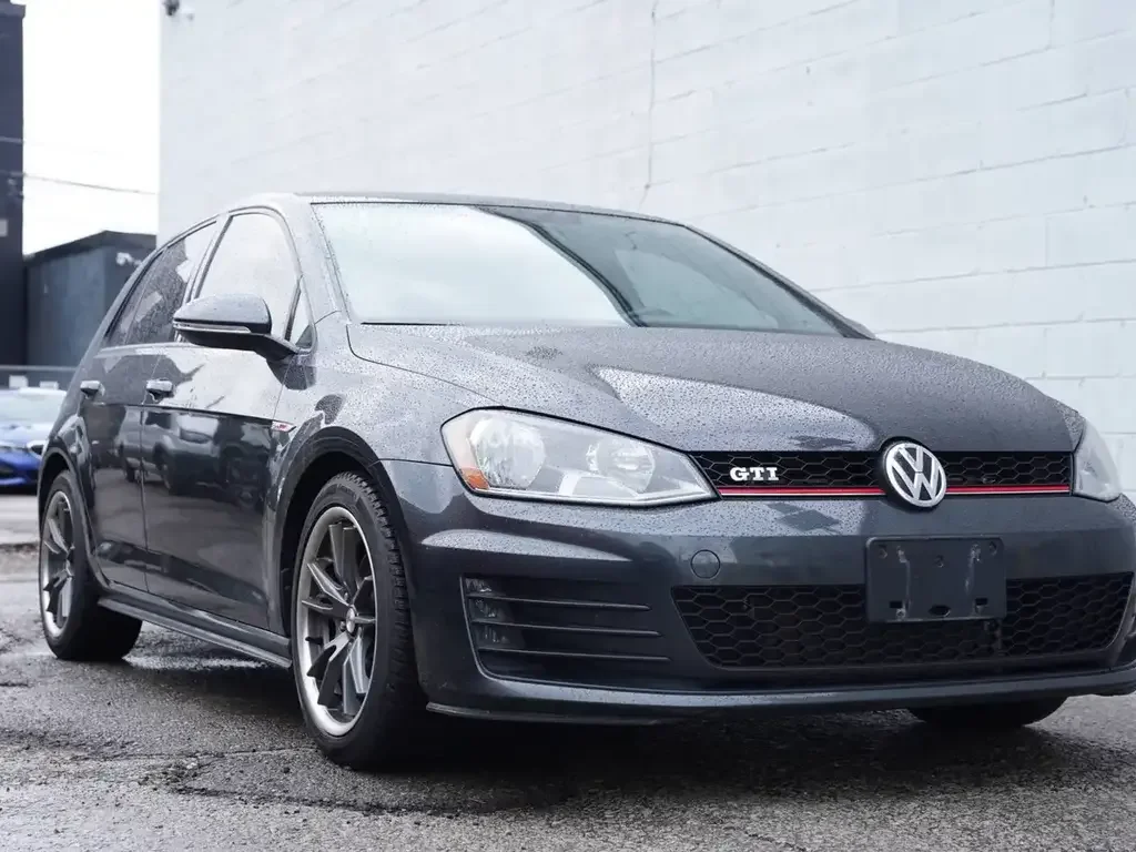 Volkswagen Golf GTI снимка Volkswagen Golf GTI