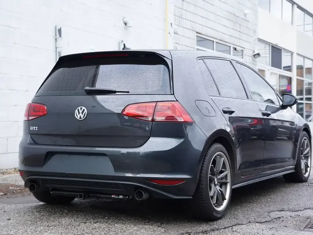 Volkswagen Golf GTI снимка Volkswagen Golf GTI