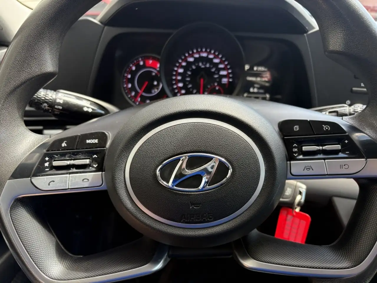 Hyundai ELANTRA снимка Hyundai ELANTRA