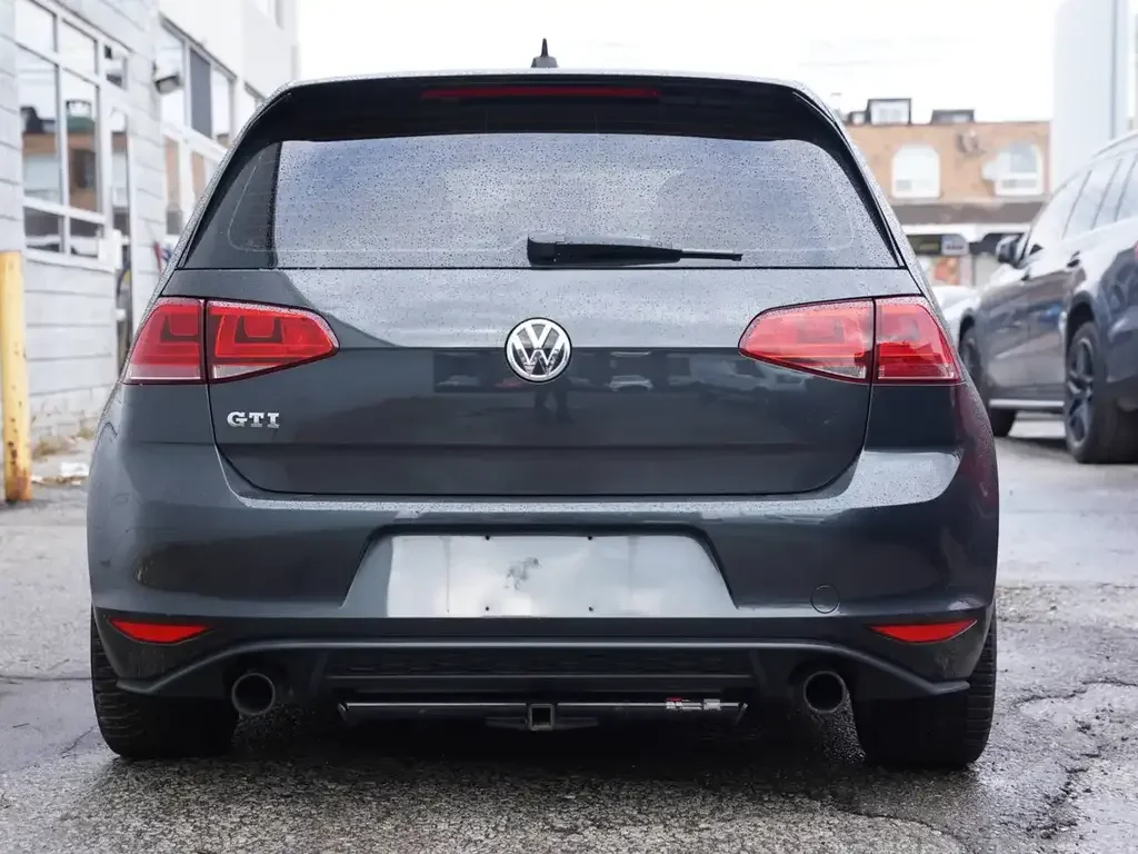 Volkswagen Golf GTI снимка Volkswagen Golf GTI