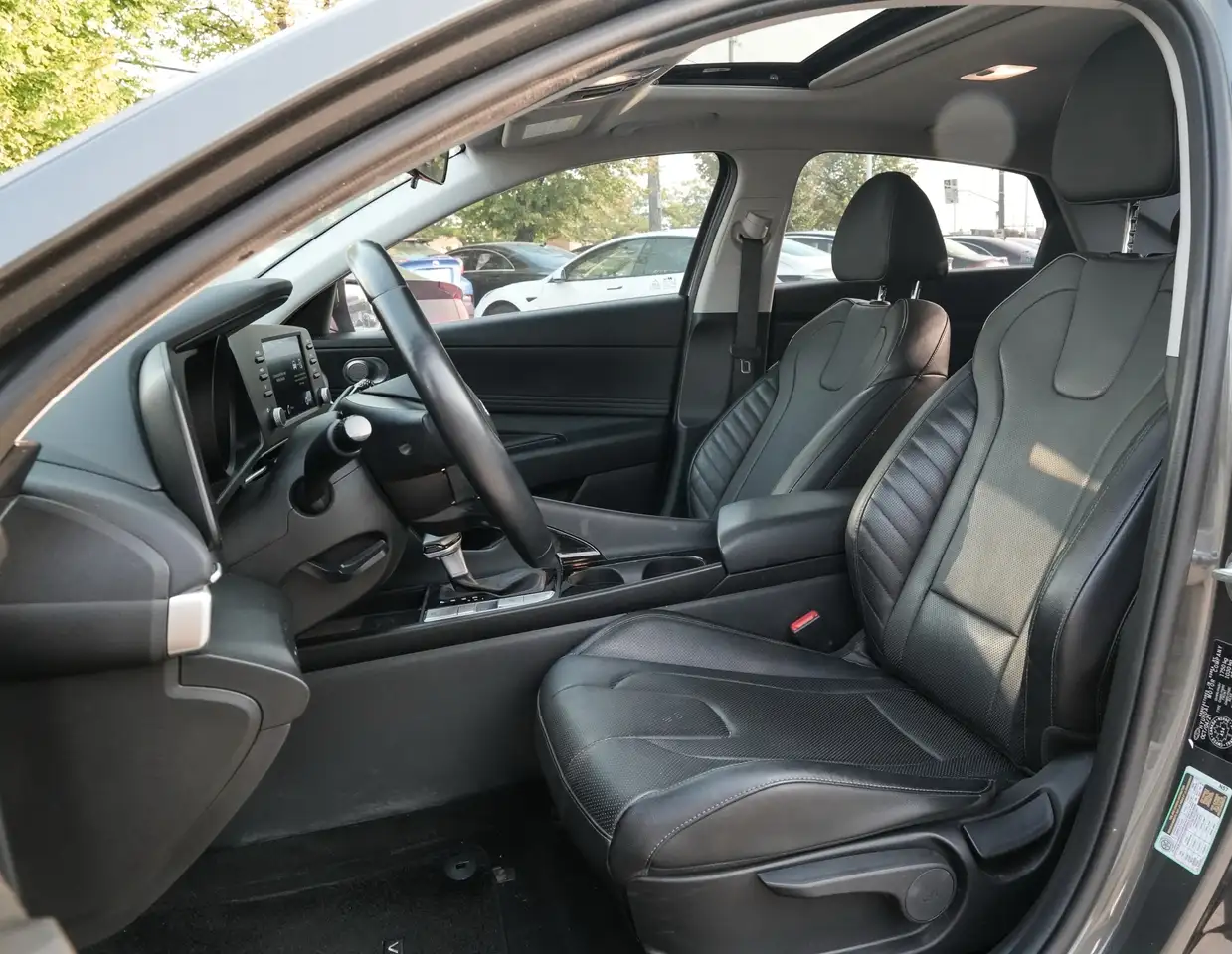Hyundai ELANTRA fotografie Hyundai ELANTRA
