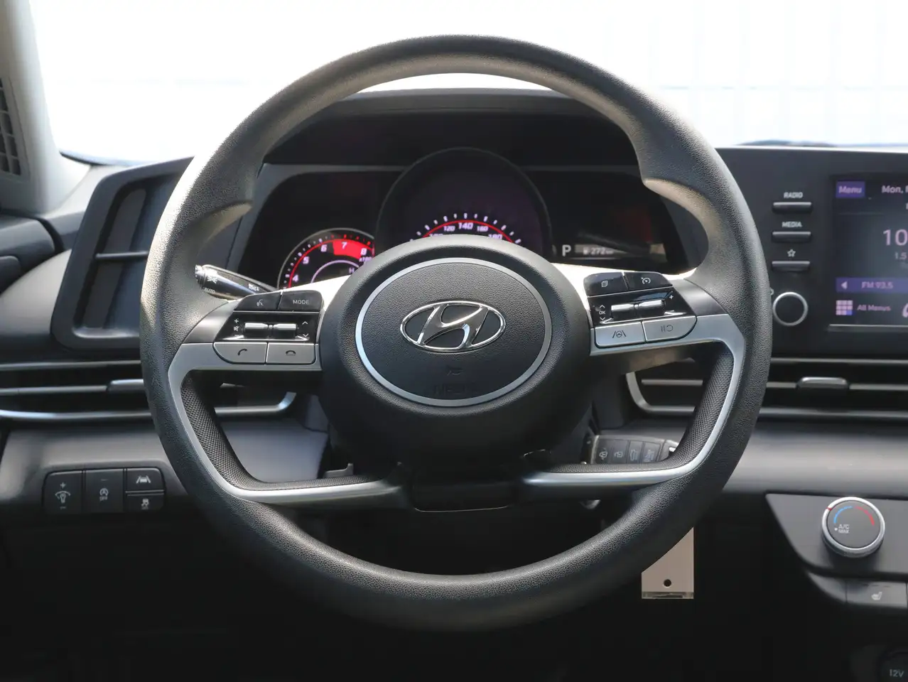 Hyundai ELANTRA снимка Hyundai ELANTRA