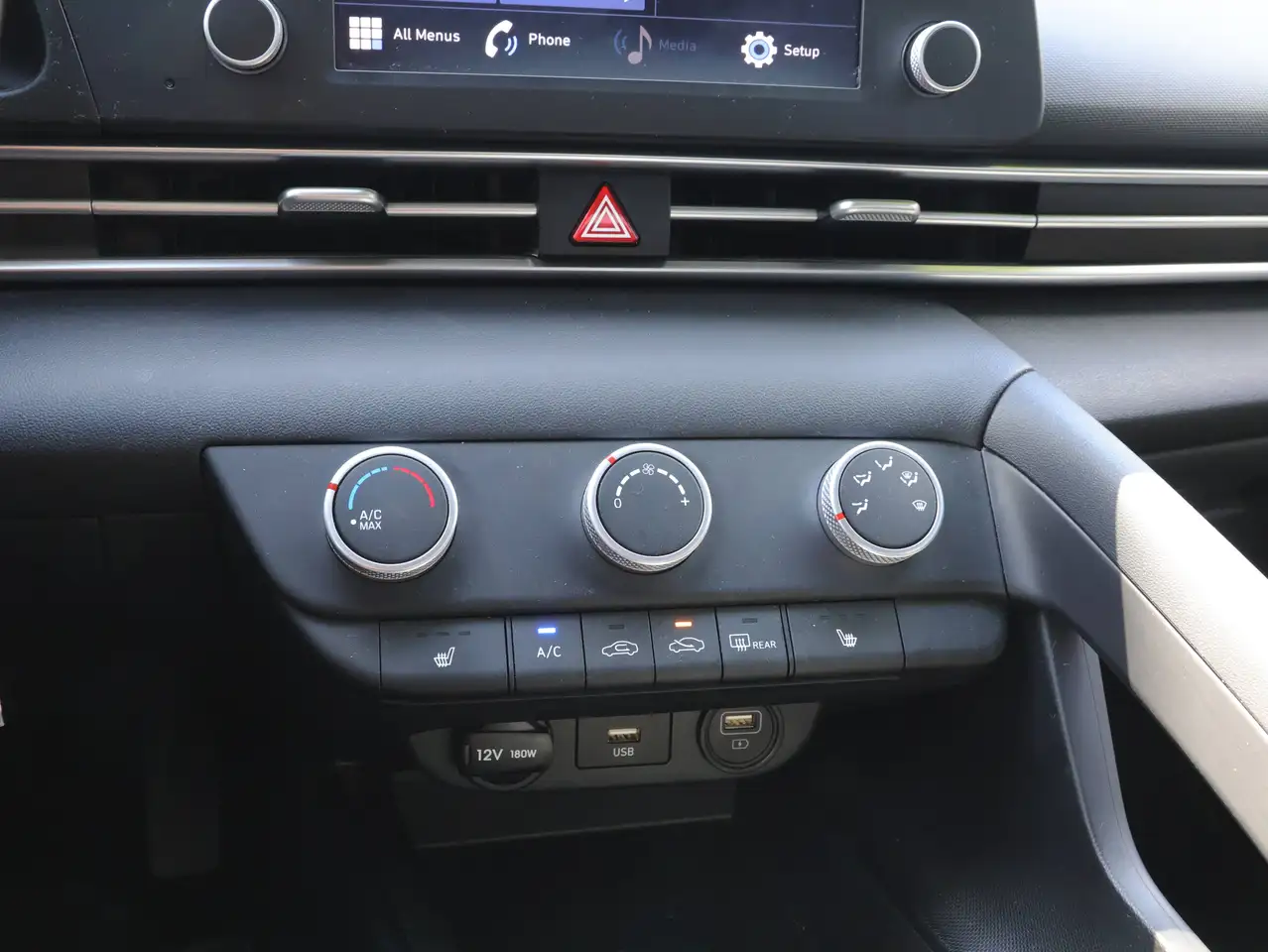 Hyundai ELANTRA снимка Hyundai ELANTRA