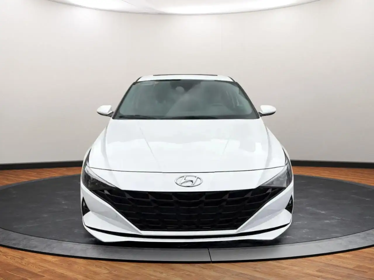 Hyundai ELANTRA снимка Hyundai ELANTRA