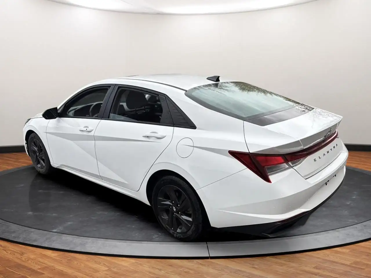Hyundai ELANTRA снимка Hyundai ELANTRA