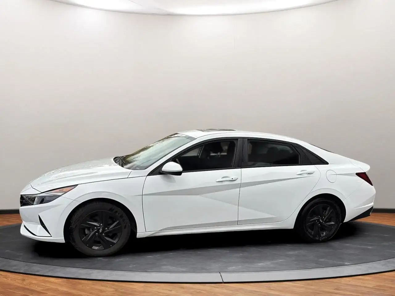 Hyundai ELANTRA снимка Hyundai ELANTRA