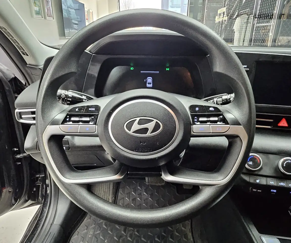 Hyundai ELANTRA снимка Hyundai ELANTRA