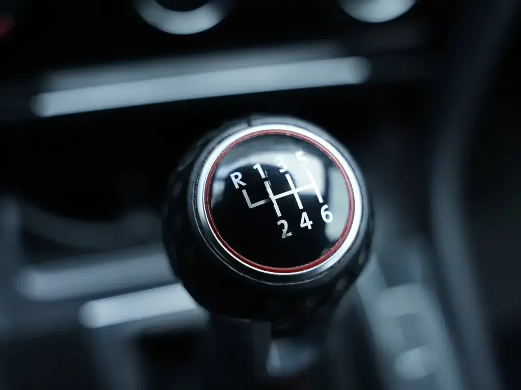 Volkswagen Golf GTI снимка Volkswagen Golf GTI