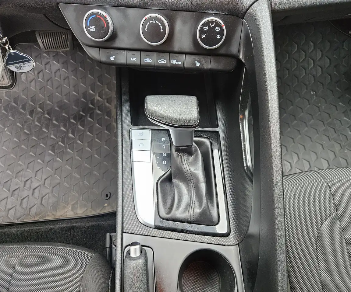 Hyundai ELANTRA снимка Hyundai ELANTRA