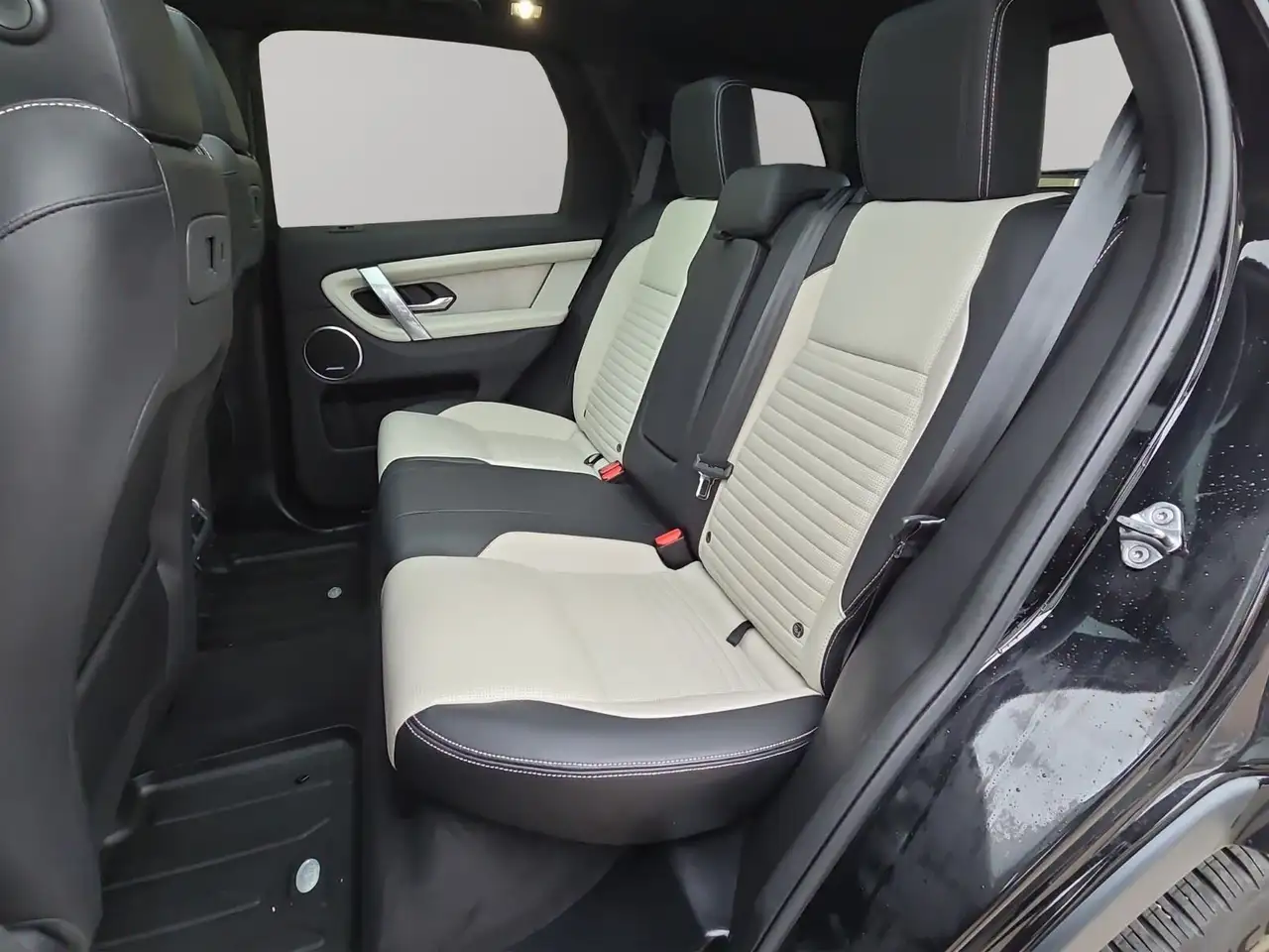 Land Rover Discovery Sport снимка Land Rover Discovery Sport