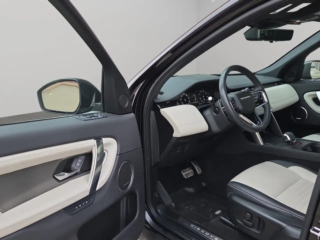 Land Rover Discovery Sport снимка Land Rover Discovery Sport