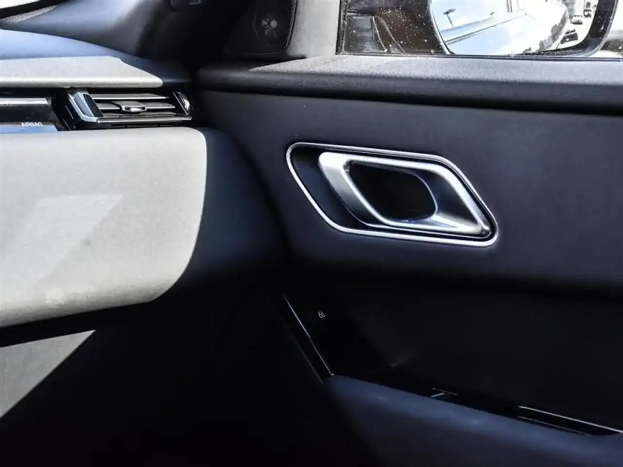 Land Rover Range Rover Velar снимка Land Rover Range Rover Velar
