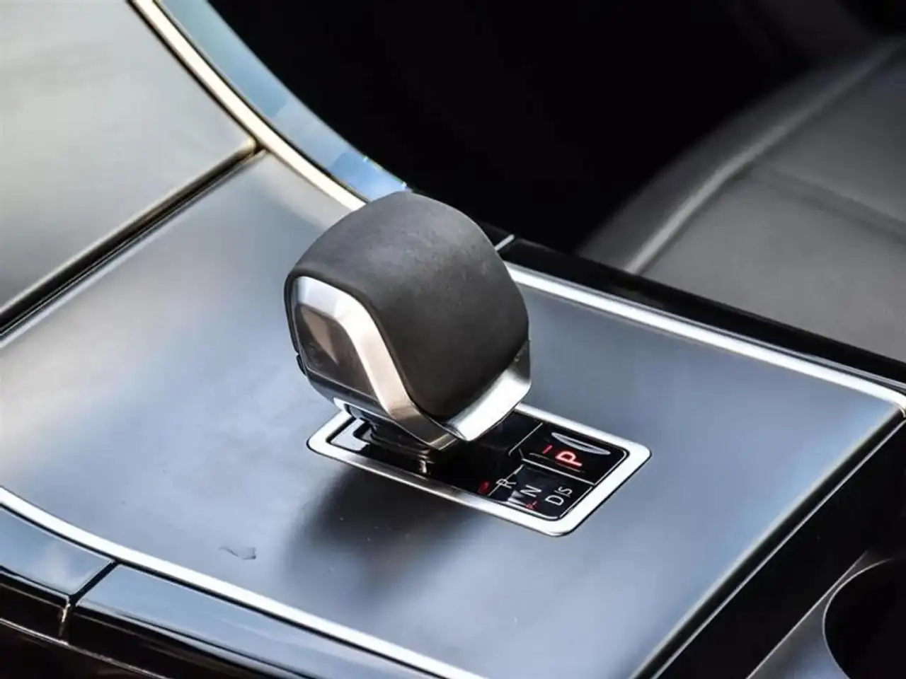 Land Rover Range Rover Velar снимка Land Rover Range Rover Velar