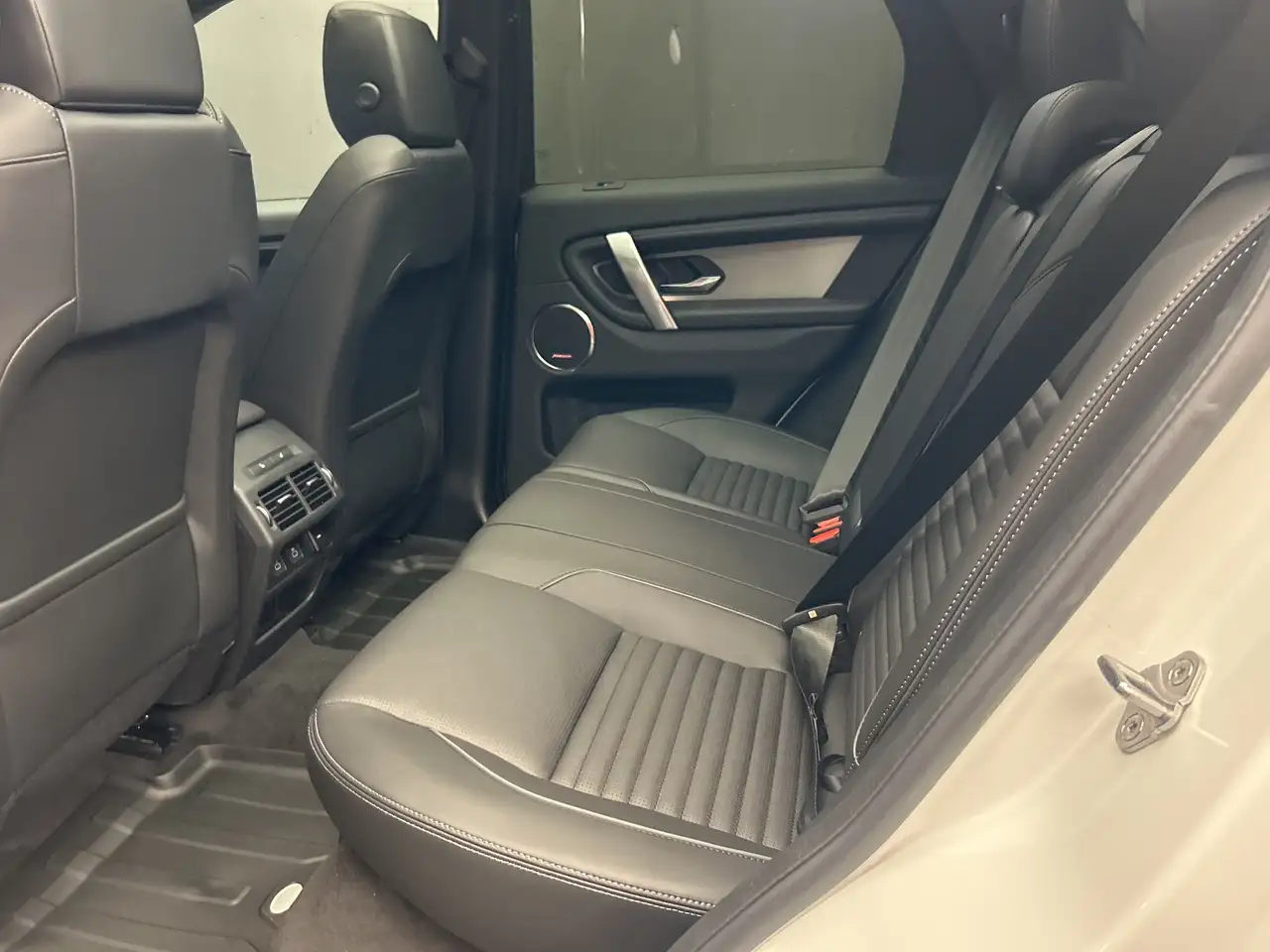 Land Rover Discovery Sport снимка Land Rover Discovery Sport