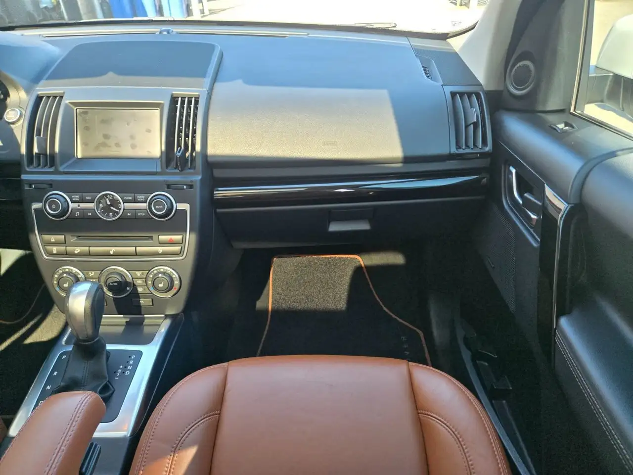 Land Rover LR2 снимка Land Rover LR2