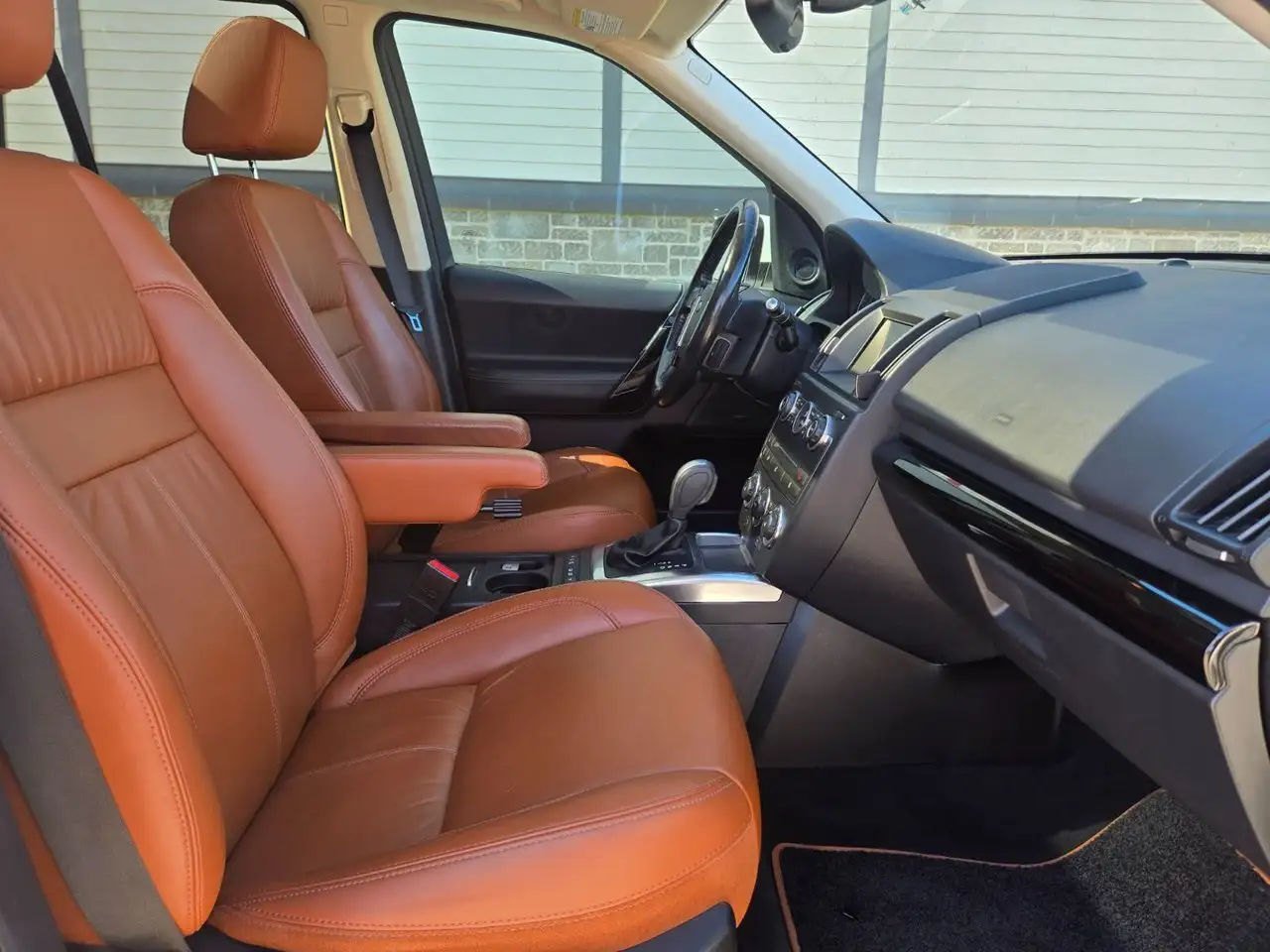 Land Rover LR2 снимка Land Rover LR2