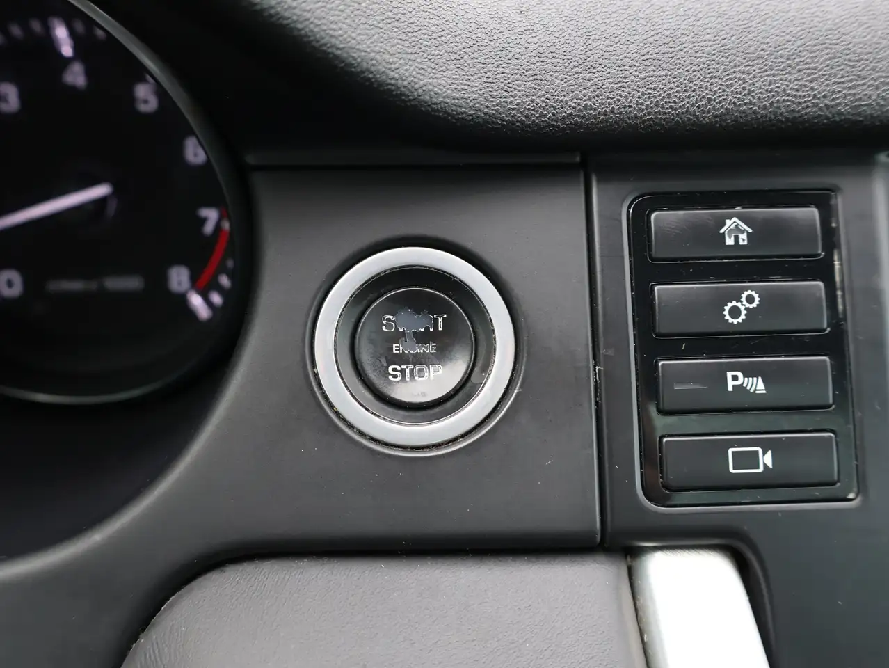 Land Rover Discovery Sport снимка Land Rover Discovery Sport
