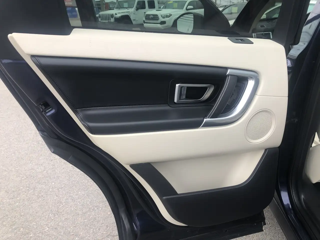 Land Rover Discovery Sport снимка Land Rover Discovery Sport