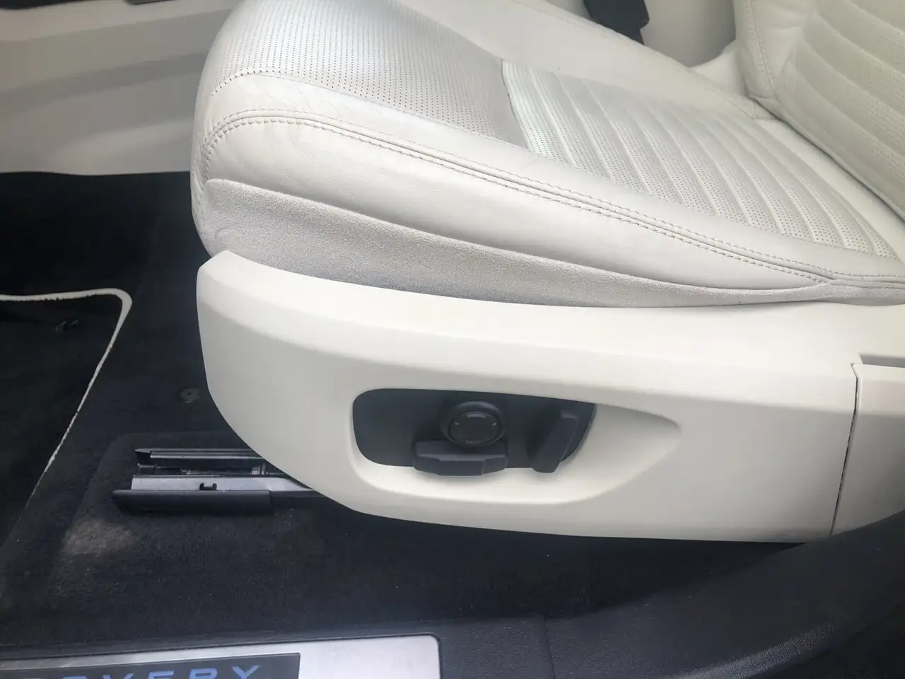Land Rover Discovery Sport снимка Land Rover Discovery Sport