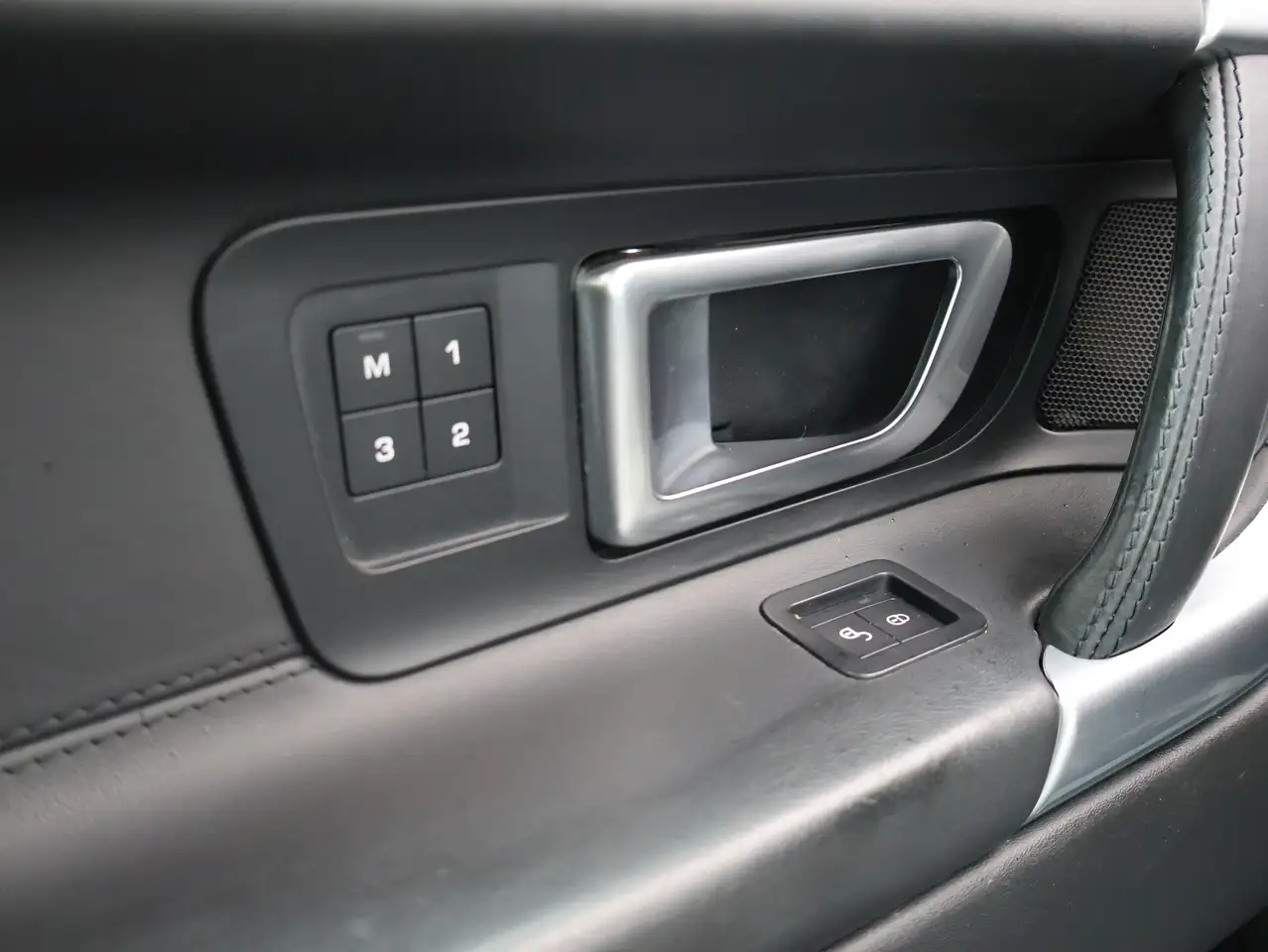 Land Rover Discovery Sport снимка Land Rover Discovery Sport