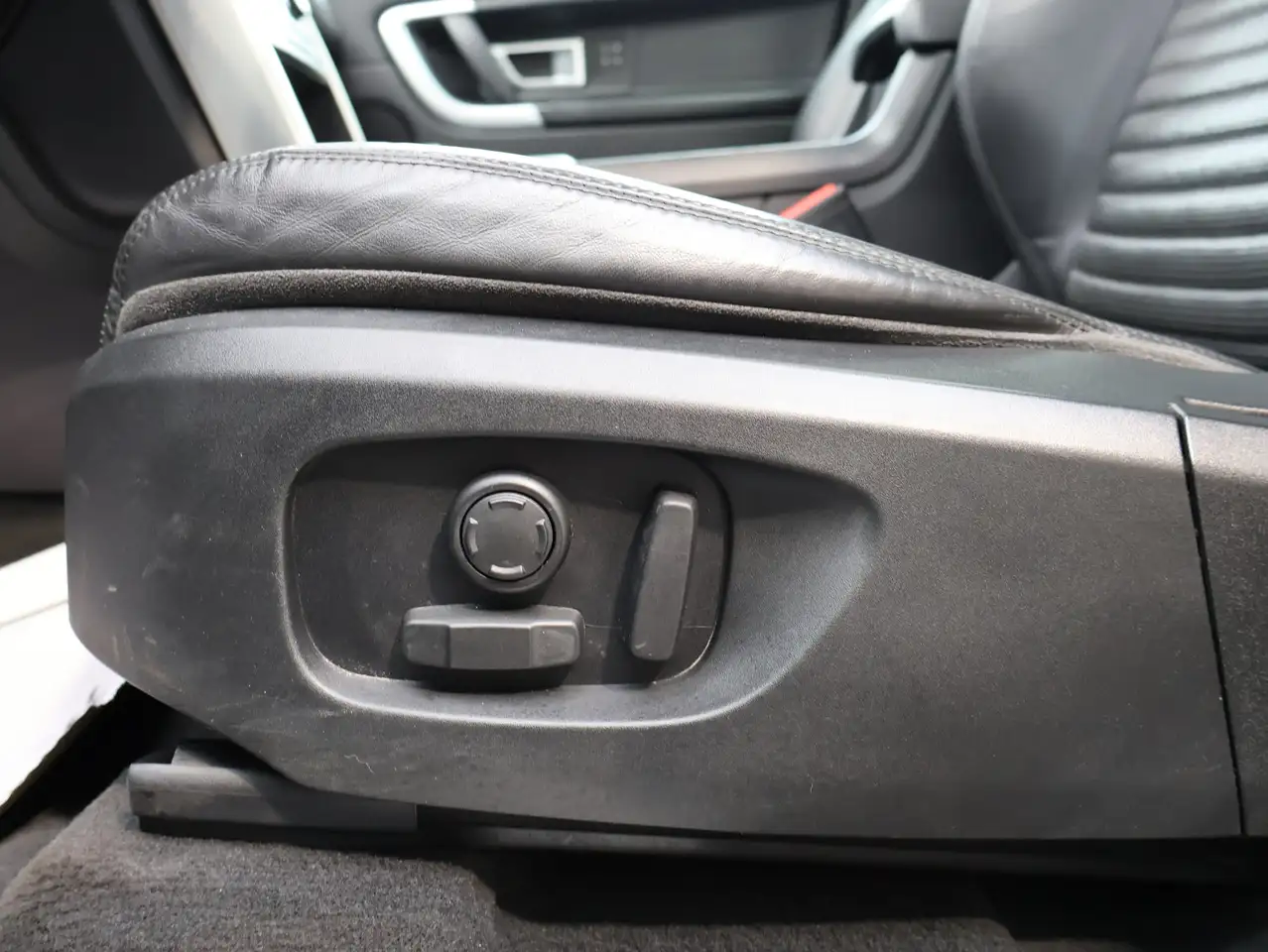 Land Rover Discovery Sport снимка Land Rover Discovery Sport