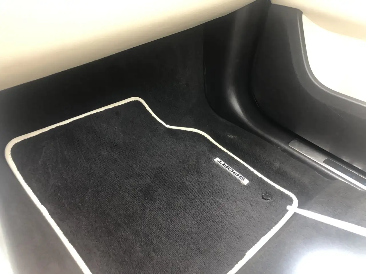 Land Rover Discovery Sport снимка Land Rover Discovery Sport