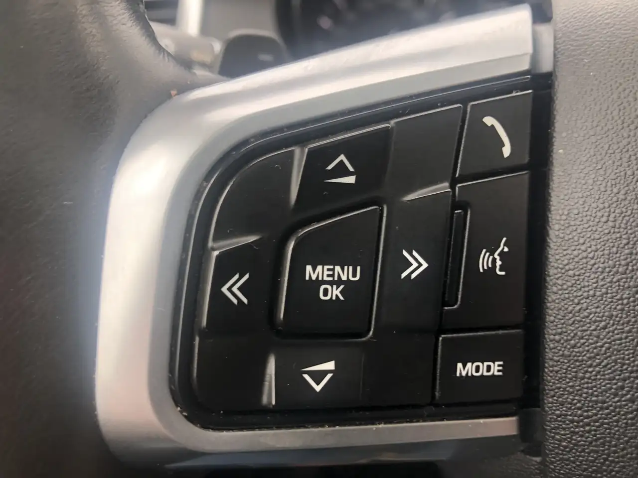 Land Rover Discovery Sport снимка Land Rover Discovery Sport