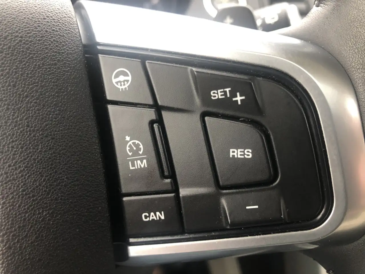 Land Rover Discovery Sport снимка Land Rover Discovery Sport