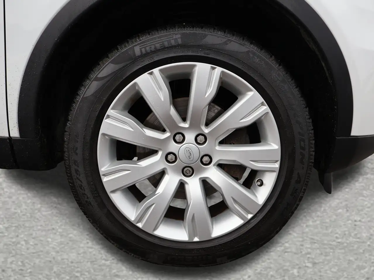 Land Rover Discovery Sport снимка Land Rover Discovery Sport