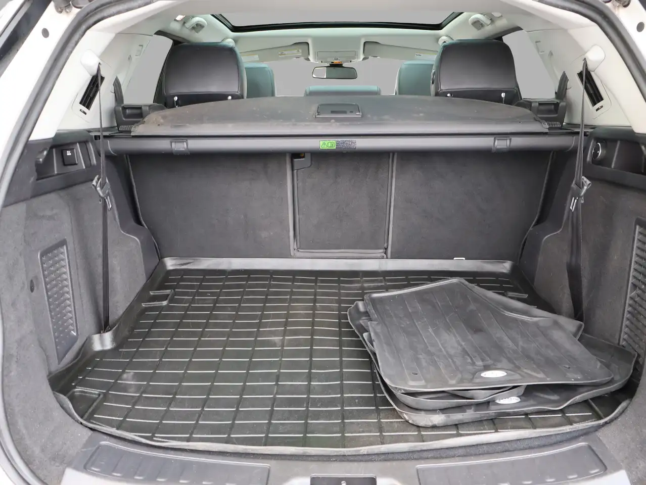 Land Rover Discovery Sport снимка Land Rover Discovery Sport
