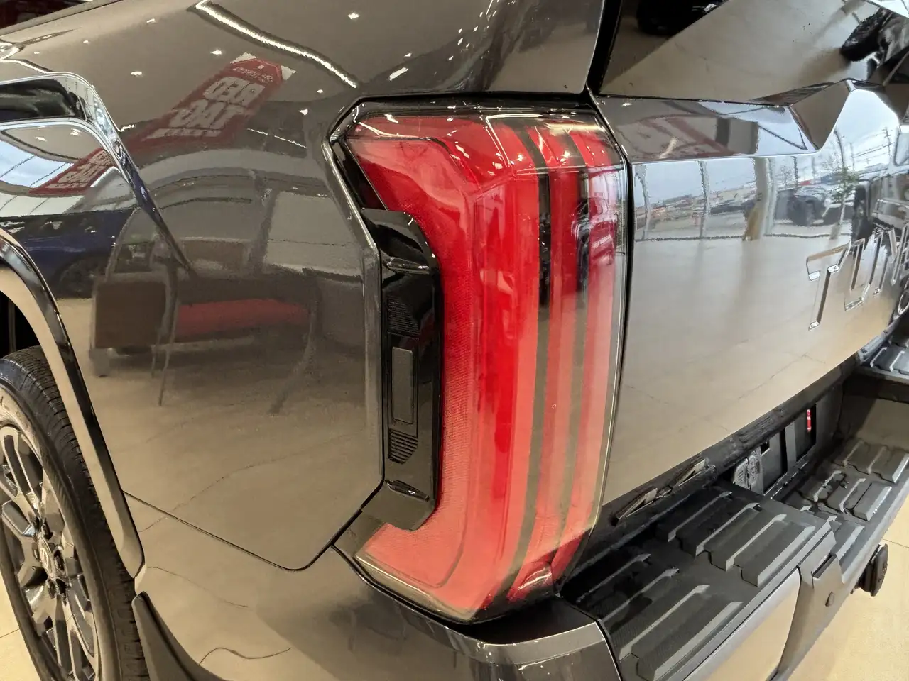 Toyota Tundra снимка Toyota Tundra