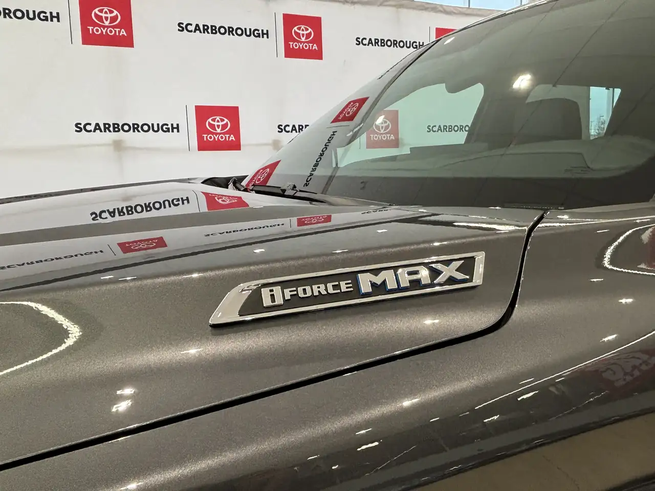Toyota Tundra снимка Toyota Tundra