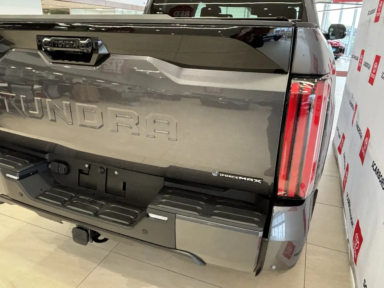 Toyota Tundra снимка Toyota Tundra