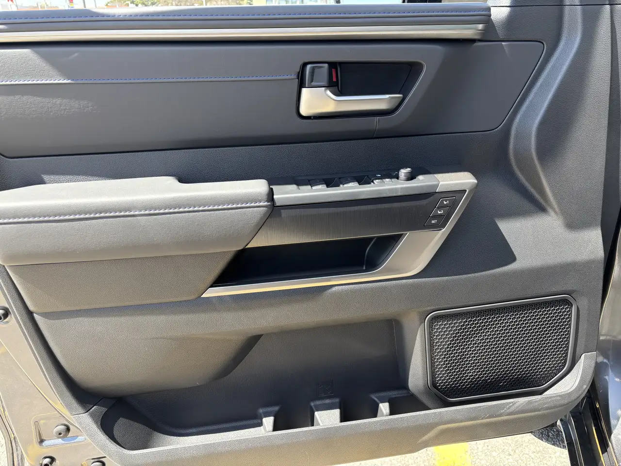 Toyota Tundra снимка Toyota Tundra
