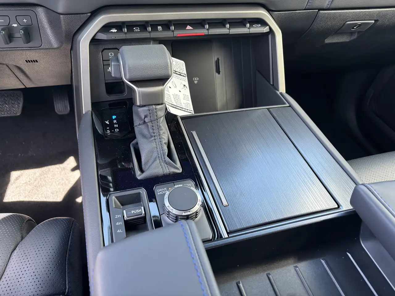 Toyota Tundra снимка Toyota Tundra