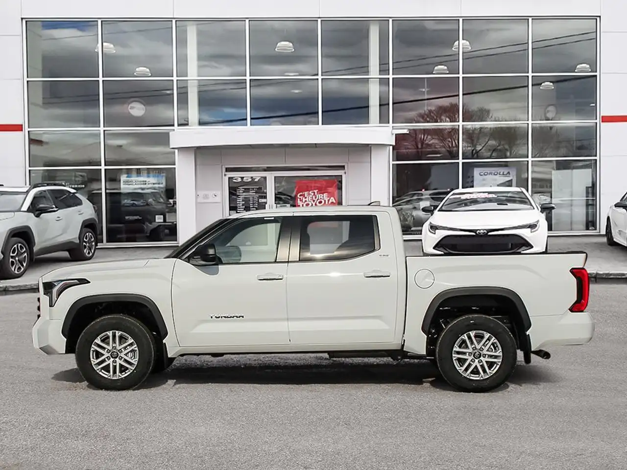 Toyota Tundra снимка Toyota Tundra