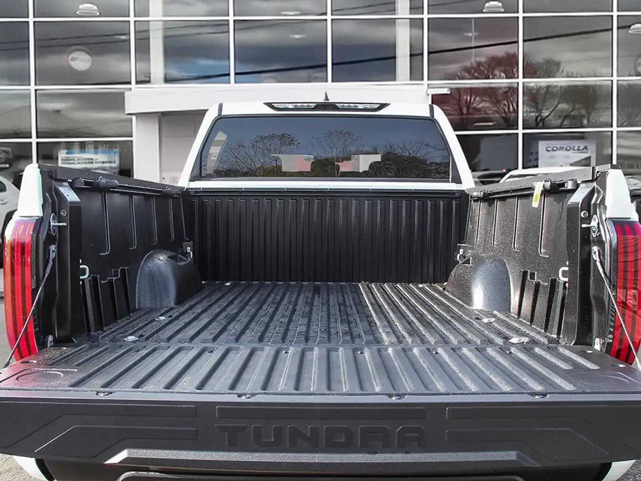 Toyota Tundra снимка Toyota Tundra