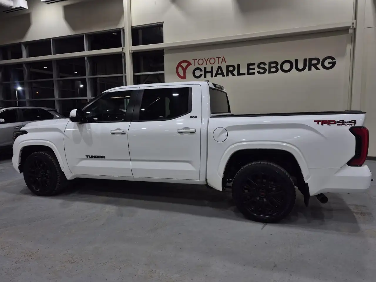 Toyota Tundra снимка Toyota Tundra