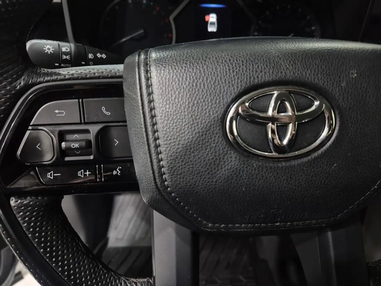 Toyota Tundra снимка Toyota Tundra