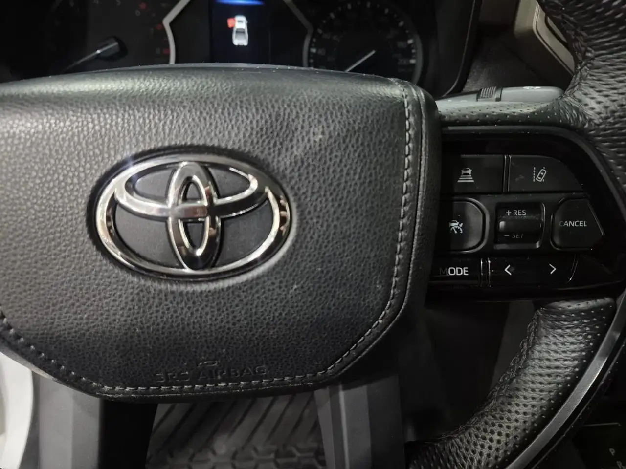 Toyota Tundra снимка Toyota Tundra