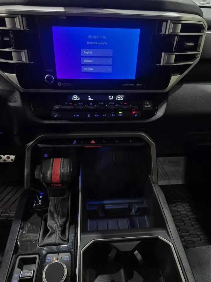 Toyota Tundra снимка Toyota Tundra