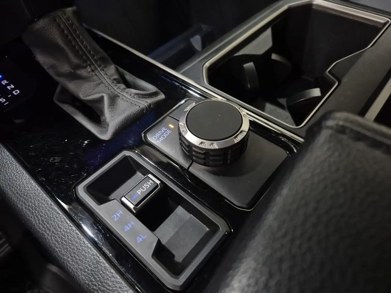 Toyota Tundra снимка Toyota Tundra