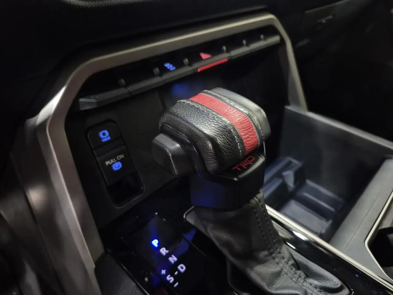 Toyota Tundra снимка Toyota Tundra